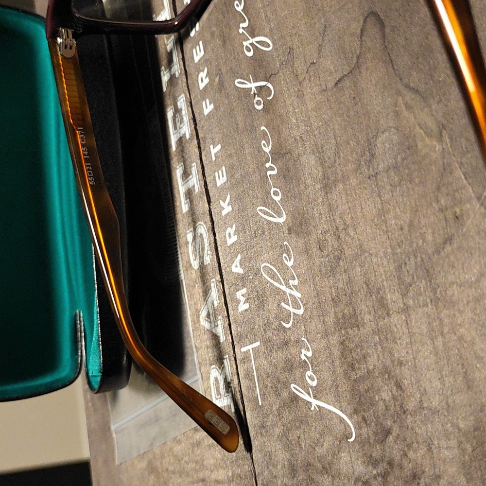See eyewear 🕶️ - Picture 2 of 4